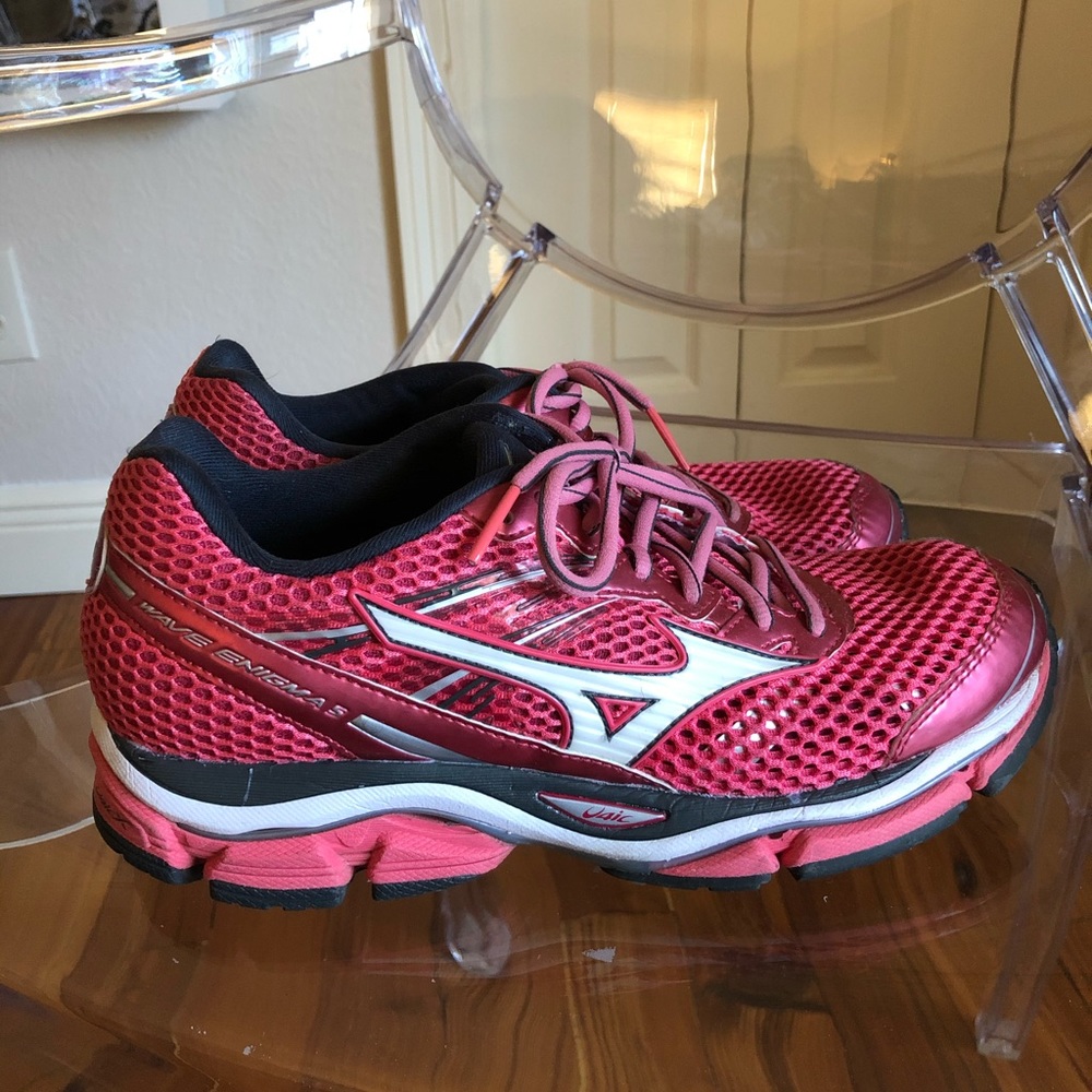 Women’s Mizuno tennis shoes